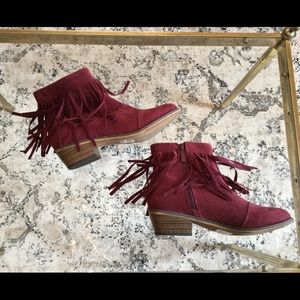 NWOT. Fringed Booties